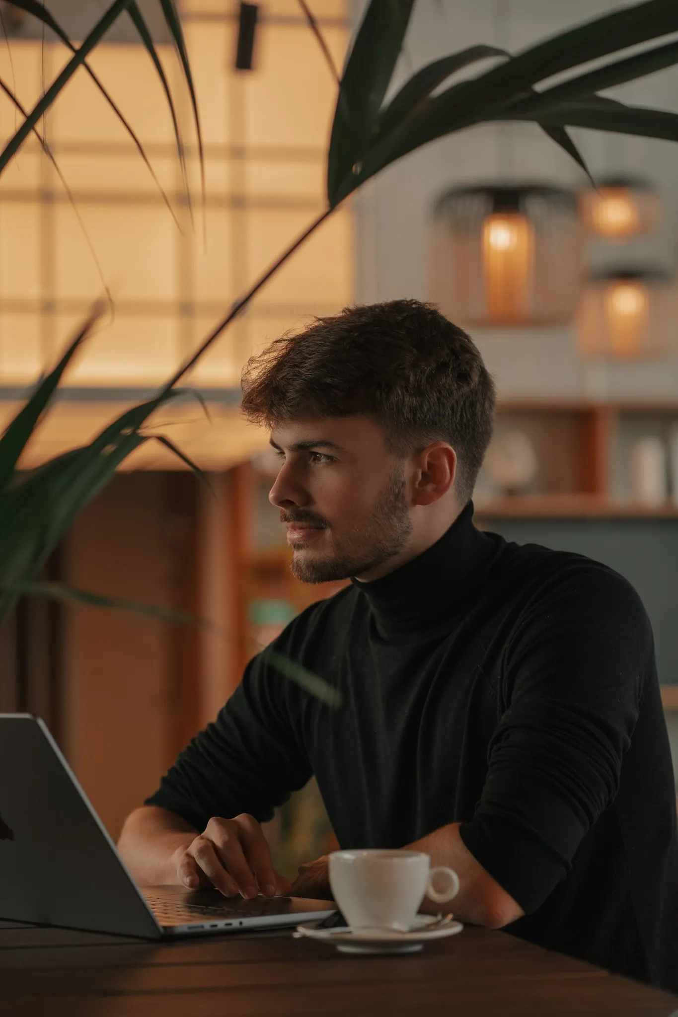Yohann Deprez travaillant sur un projet web